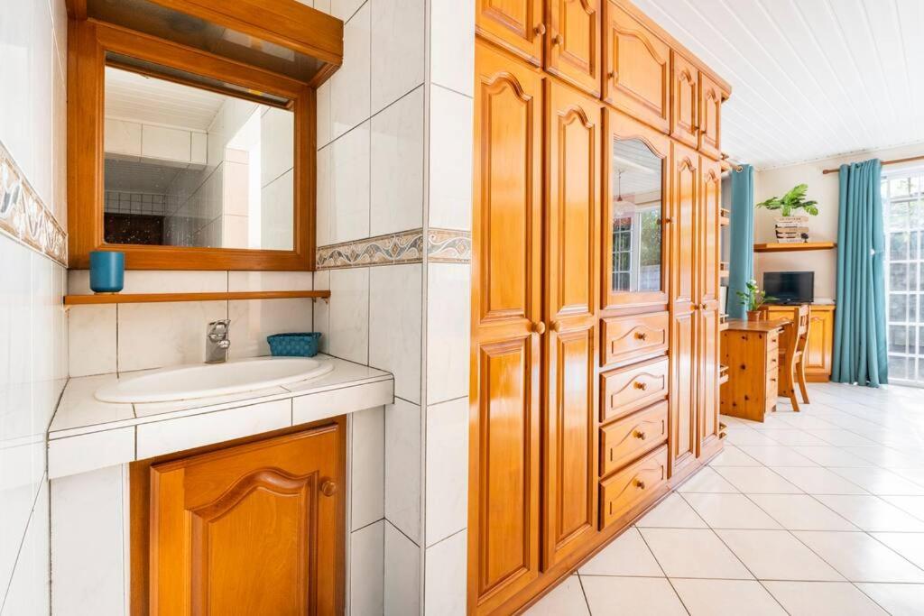 Chaine Lodge Maison Entiere Free Parking & Wifi 3Min De L'Aeroport Faaa Exterior foto