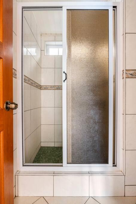 Chaine Lodge Maison Entiere Free Parking & Wifi 3Min De L'Aeroport Faaa Exterior foto